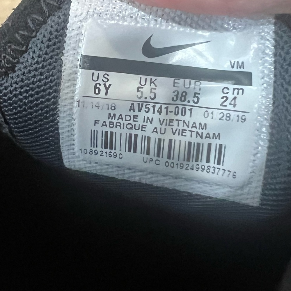 Nike Air Max 270 - image 7